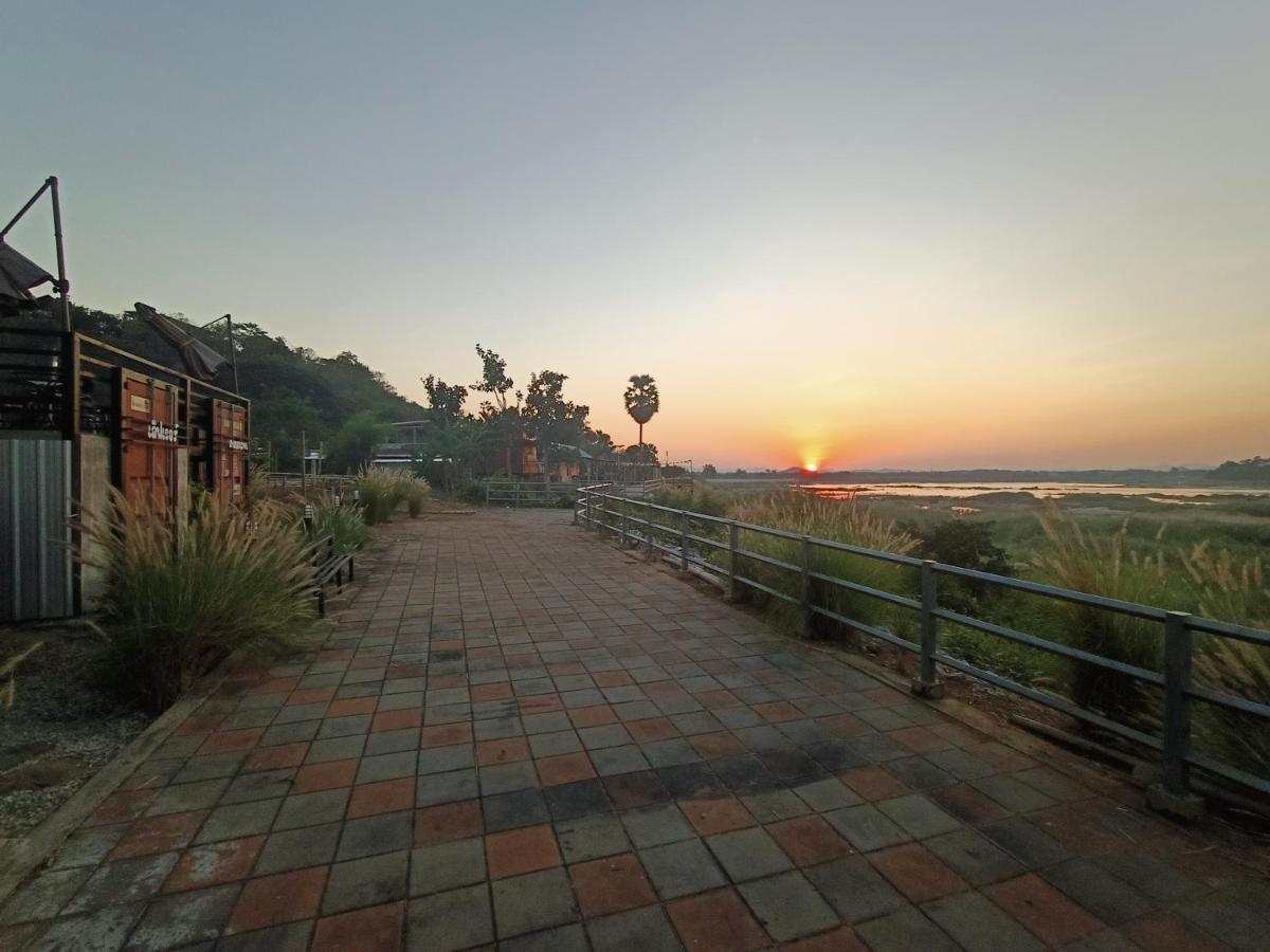 Inbox Living Rimkhong Hotel Chiang Khan Exterior foto