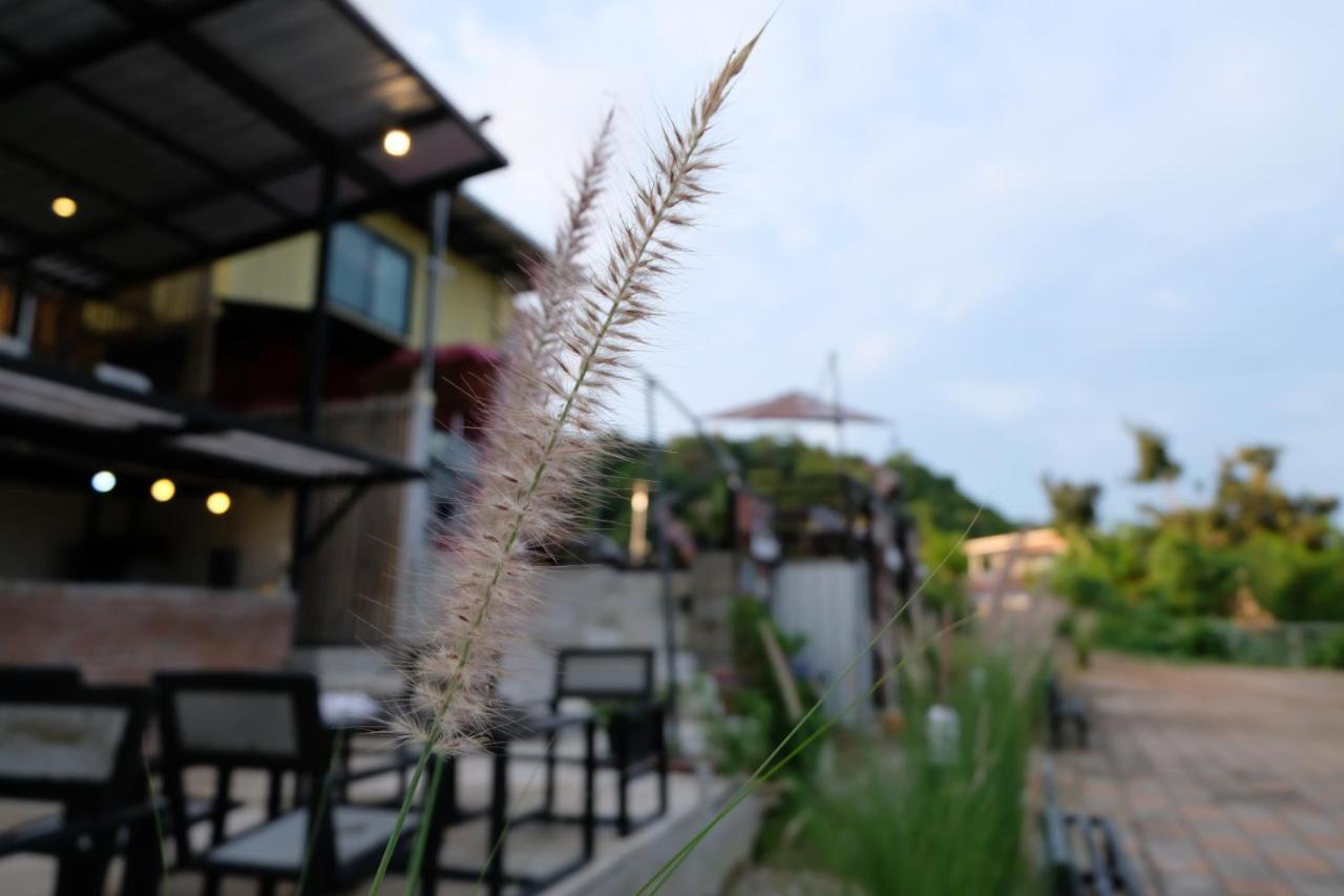 Inbox Living Rimkhong Hotel Chiang Khan Exterior foto